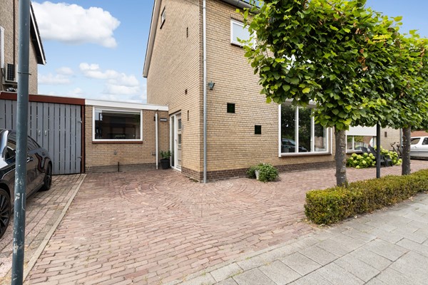 Foto - Te koop: Ruime 2-1 kapper in Zevenbergen!